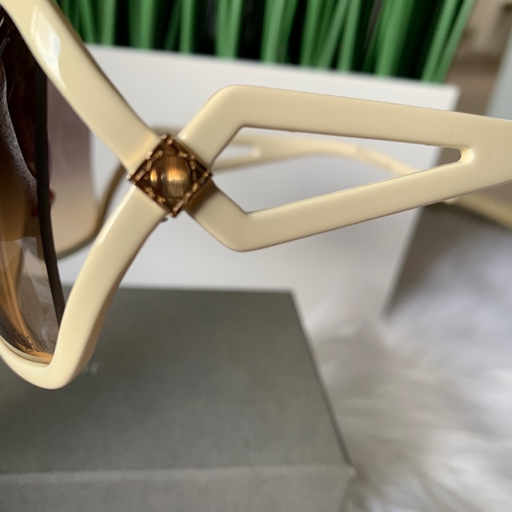 ❤️❤️SOLD❤️❤️Dior white madrague sunglass - Picture 2 of 5